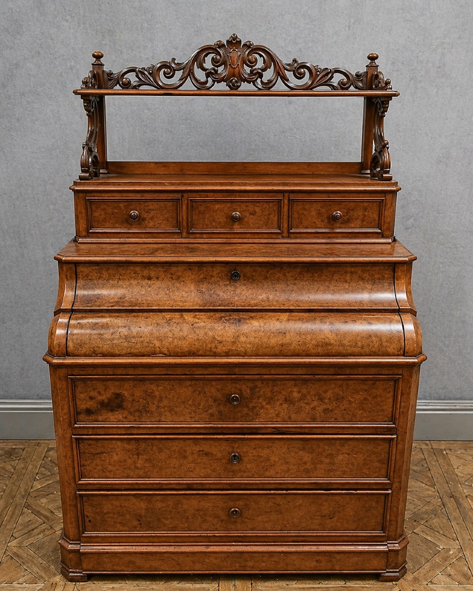 Commode Secrétaire en noyer avec étagère sculptée – époque Louis Philippe