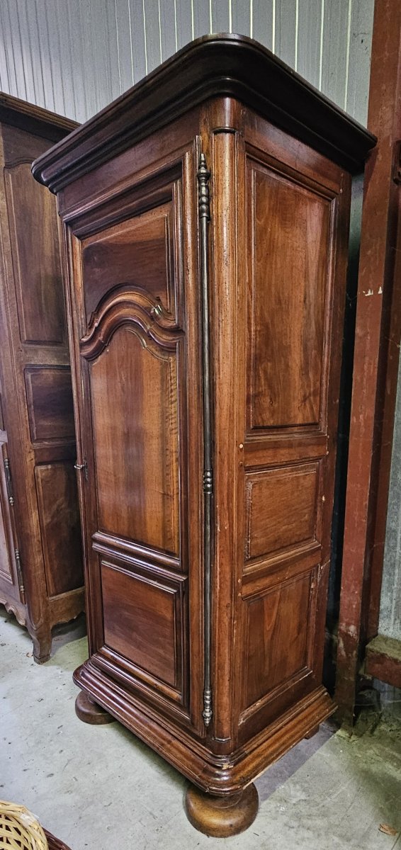 Armoire bonnetiére Louis XIII en noyer massif -photo-1