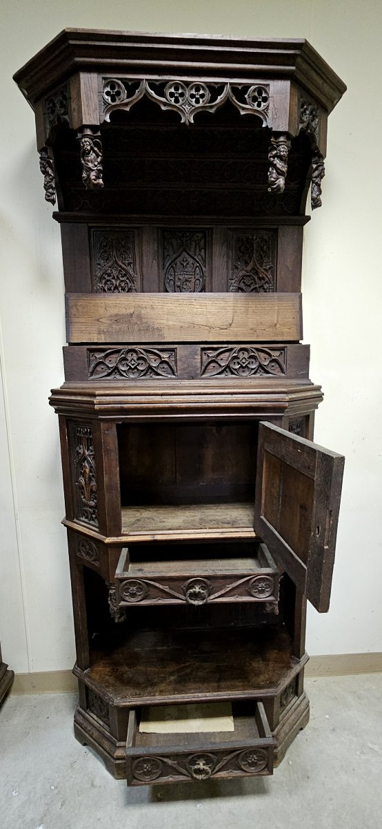 Important meuble néo-gothique en chêne richement sculpté – XIXe siècle -photo-7