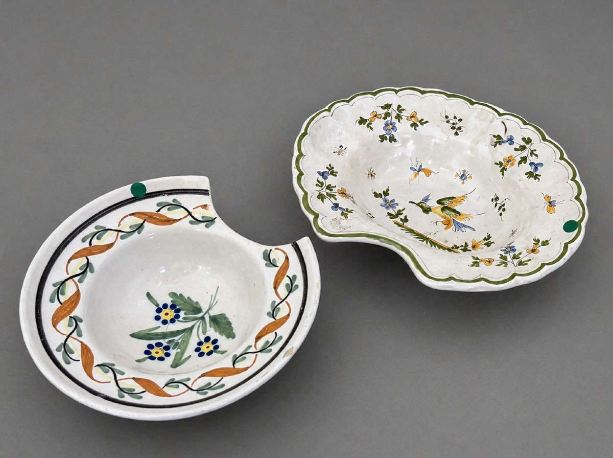Deux plats à barbe en faïence – Moustiers et Est de la France – XIXe siècle 