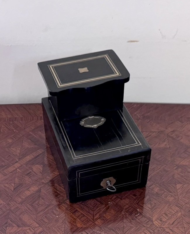 Deux coffrets Napoléon III en bois noirci et filets de laiton – XIXe siècle -photo-6