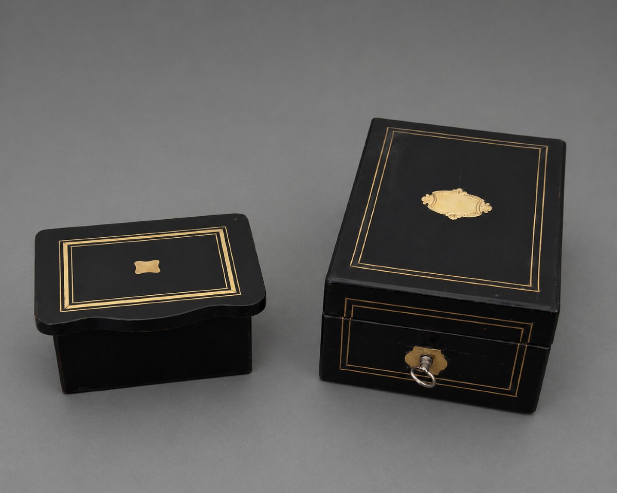 Deux coffrets Napoléon III en bois noirci et filets de laiton – XIXe siècle 