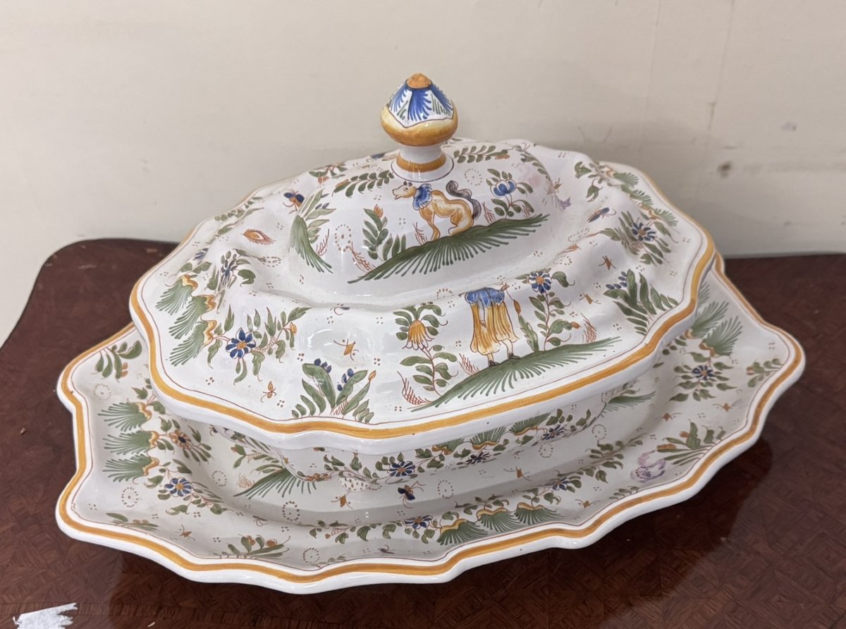 Importante soupière couverte et son présentoir en faïence – Décor polychrome -photo-6