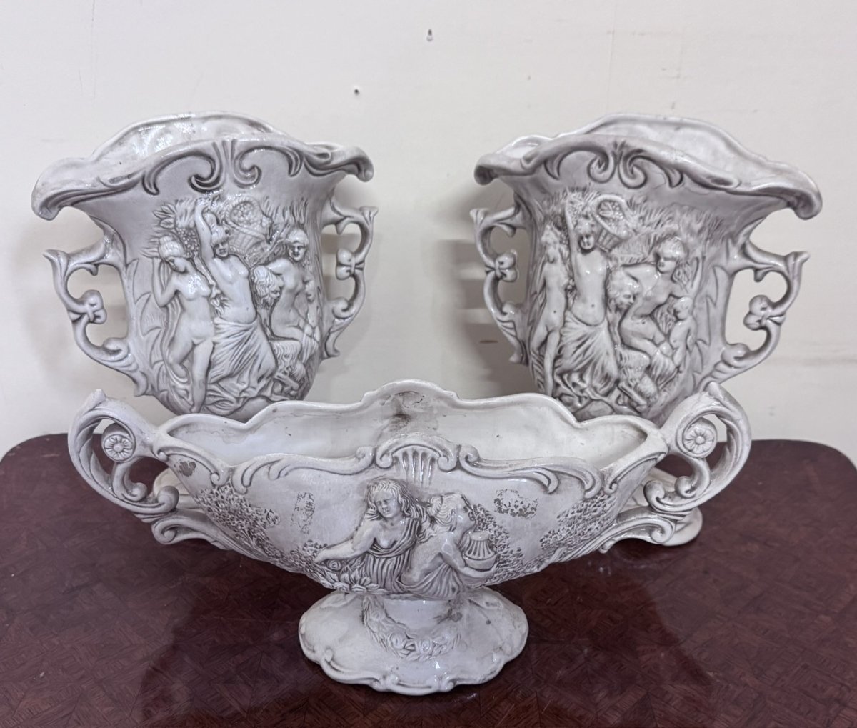 Garniture trois piéces en céramique à décor néo-classique-photo-7