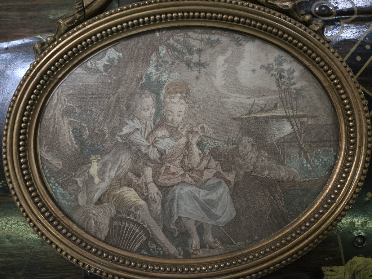 Paire de médaillons muraux de forme ovale, en bois sculpté et doré-photo-1