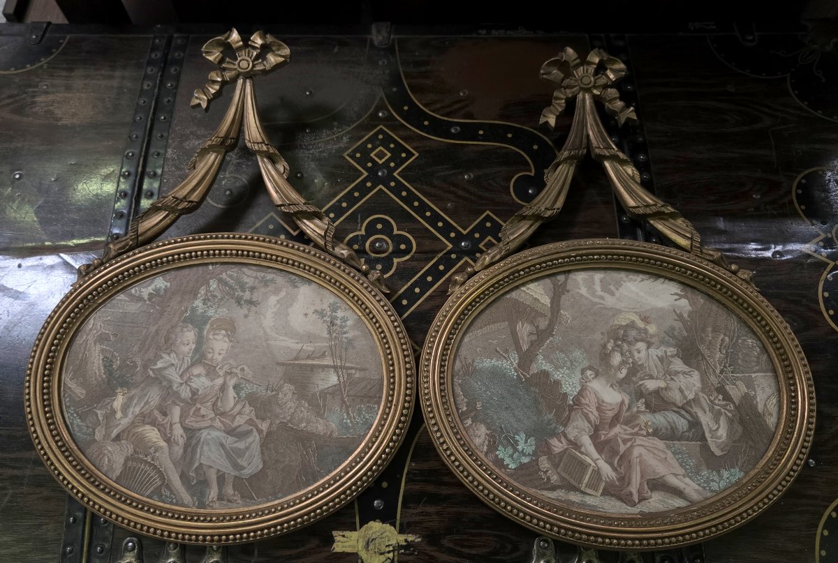 Paire de médaillons muraux de forme ovale, en bois sculpté et doré-photo-4