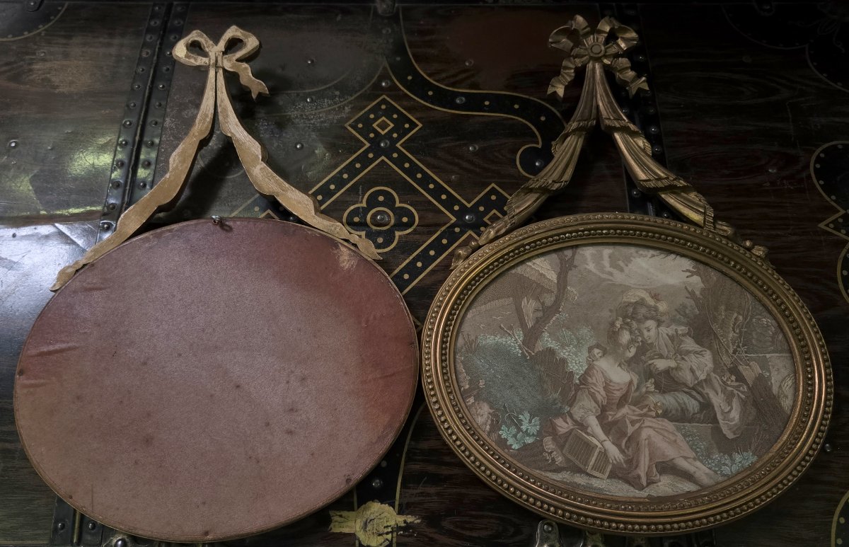 Paire de médaillons muraux de forme ovale, en bois sculpté et doré-photo-6