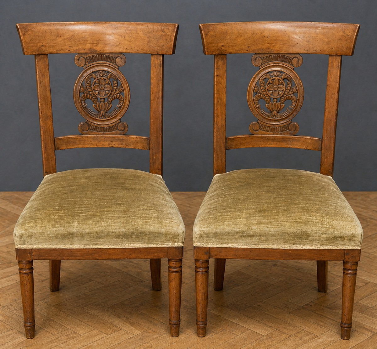 Paire De Chaises D’époque Restauration, En Noyer