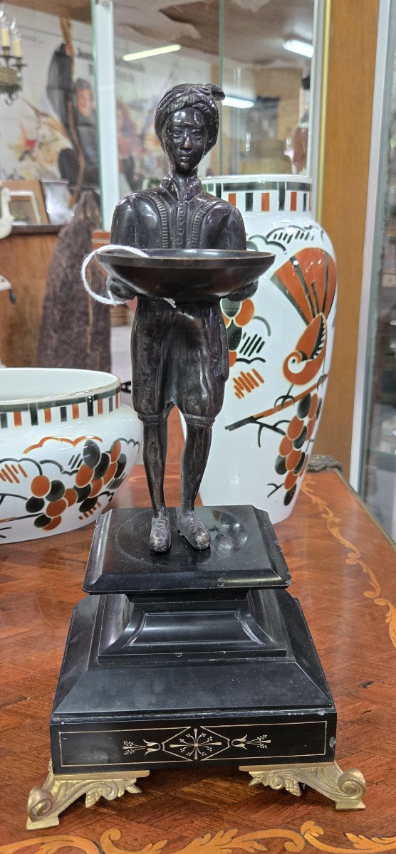 Orientalist Sculpture Of A Nubian In Dark Patina Bronze-photo-1