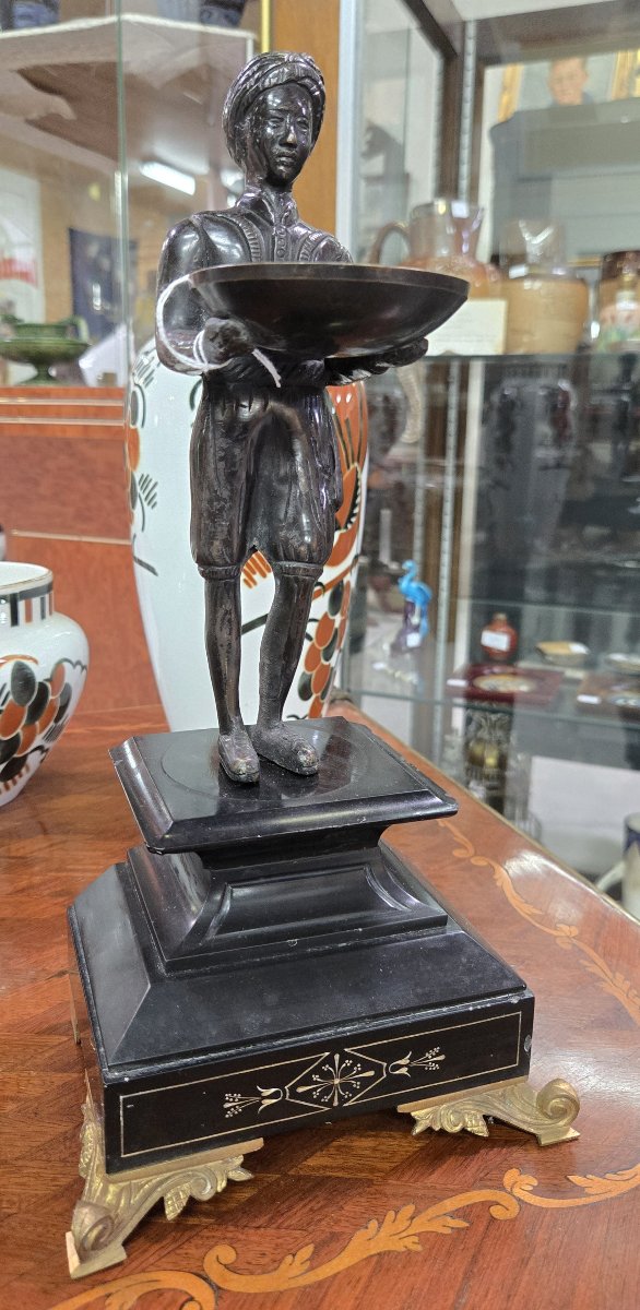 Orientalist Sculpture Of A Nubian In Dark Patina Bronze-photo-2