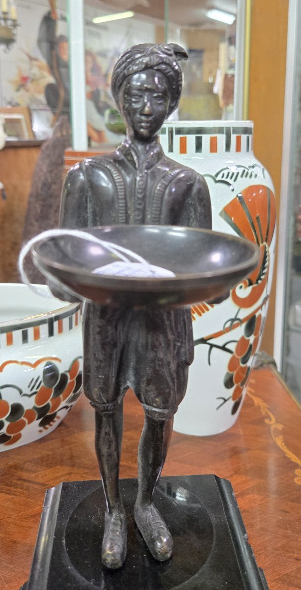 Orientalist Sculpture Of A Nubian In Dark Patina Bronze-photo-4