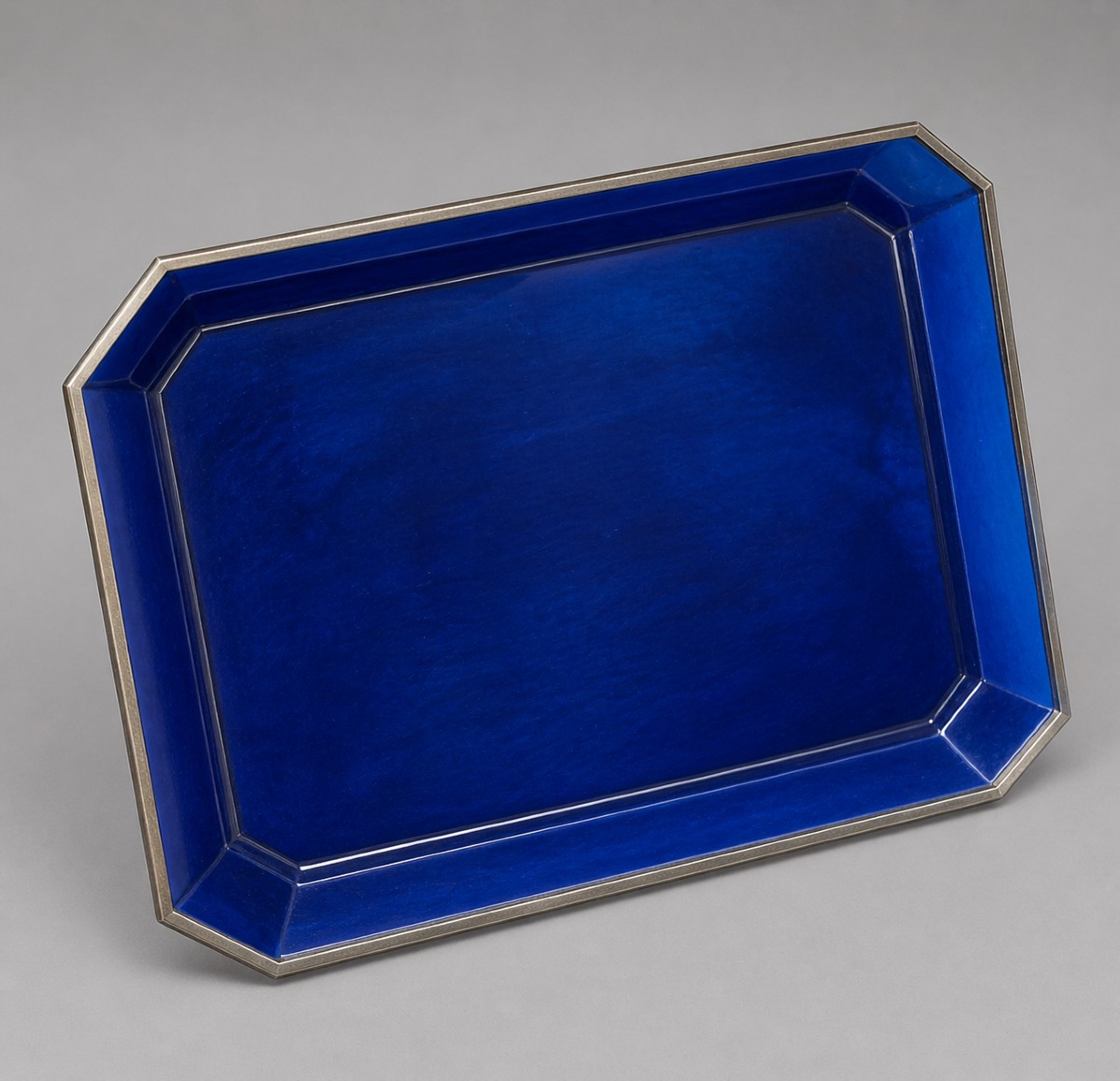 Grand plateau Design de forme rectangulaire à pans coupés, fond en lucite