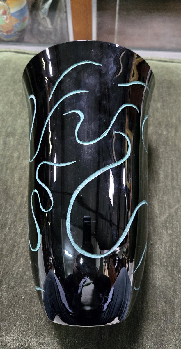 Ady Kroyer : Vase de forme balustre en verre noir, décoré en relief d’une figure féminine-photo-5