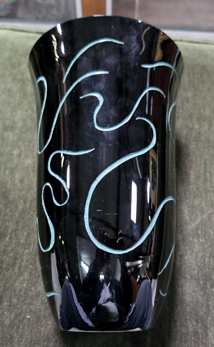 Ady Kroyer : Vase de forme balustre en verre noir, décoré en relief d’une figure féminine-photo-6
