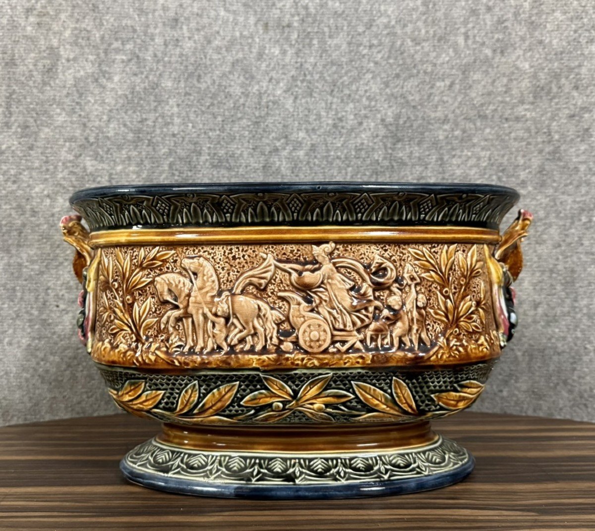Jardinière en barbotine polychrome, travail Français de la fin du XIXe siècle-photo-5