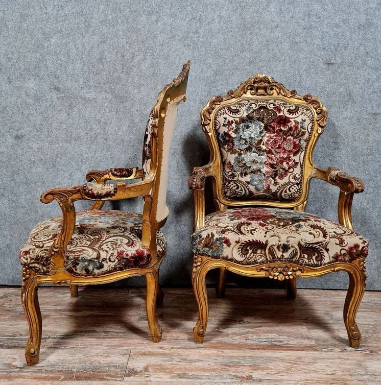 Paire de fauteuils cabriolet en bois sculpté et doré, de style Louis XV-photo-3