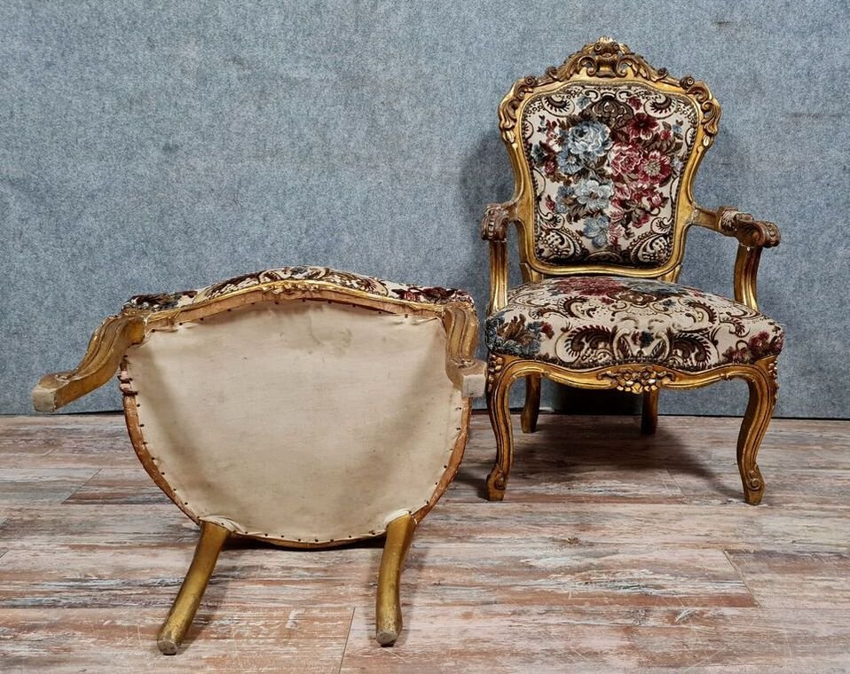 Paire de fauteuils cabriolet en bois sculpté et doré, de style Louis XV-photo-4