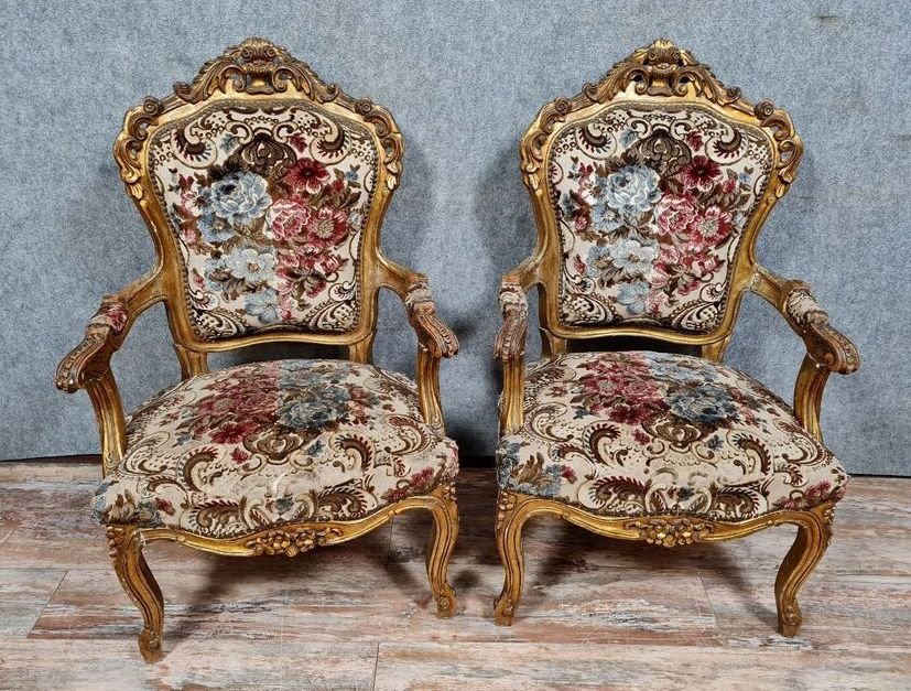 Paire de fauteuils cabriolet en bois sculpté et doré, de style Louis XV-photo-5