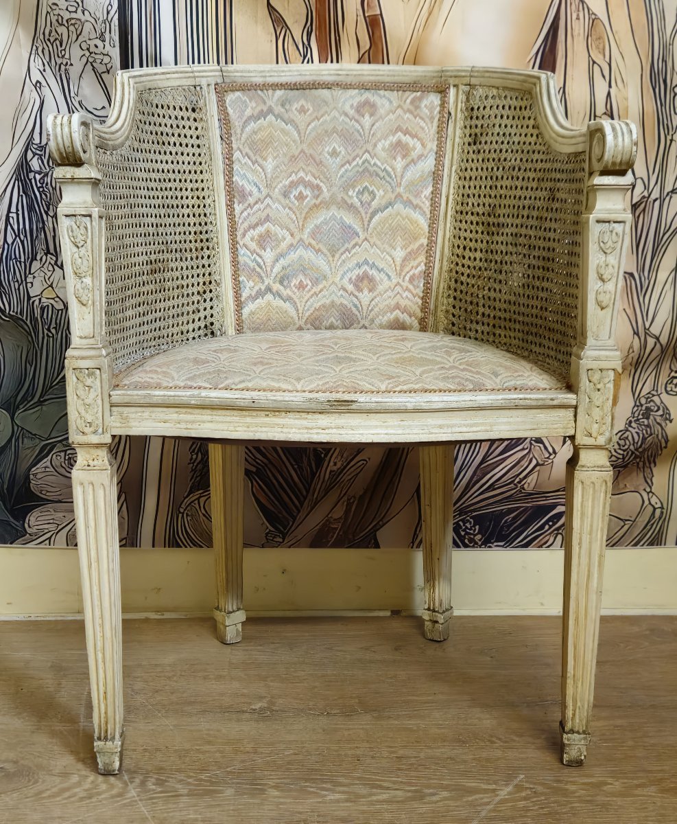 Fauteuil gondole de style Louis XVI en bois sculpté et patiné crème-photo-1
