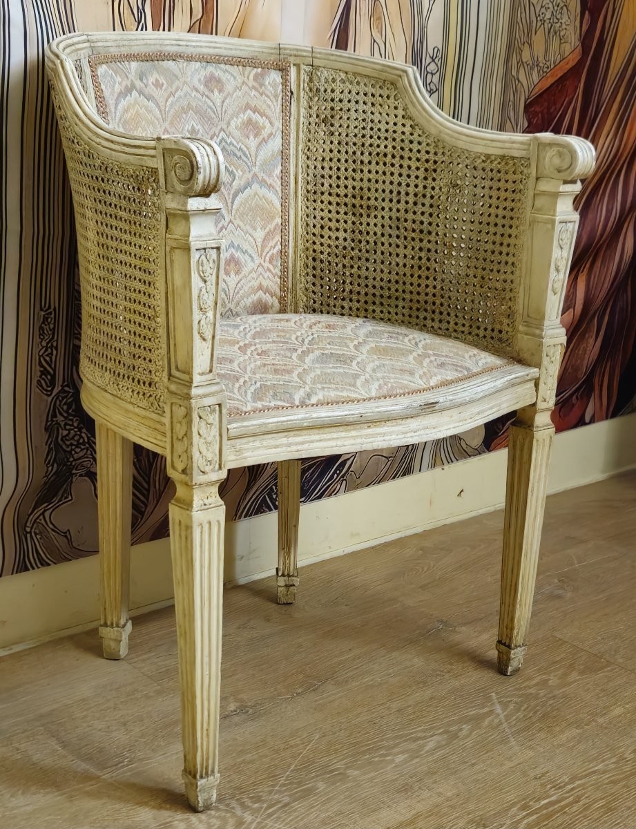 Fauteuil gondole de style Louis XVI en bois sculpté et patiné crème-photo-2