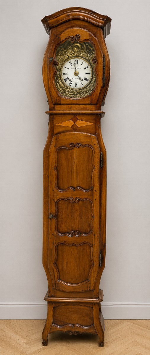 Rare horloge comtoise d’époque XVIIIᵉ siècle en noyer massif et marquéterie