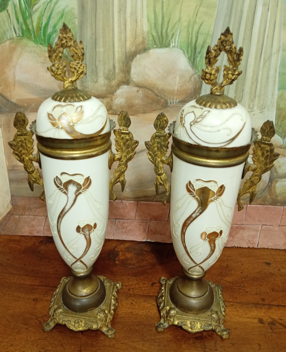 Paire de vases couverts d'époque Art Nouveau, en porcelaine-photo-6