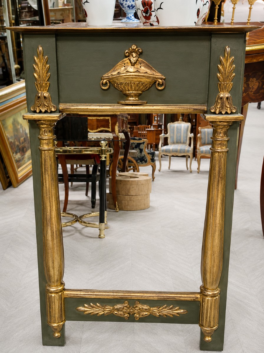 Miroir de style Empire en bois laqué et doré