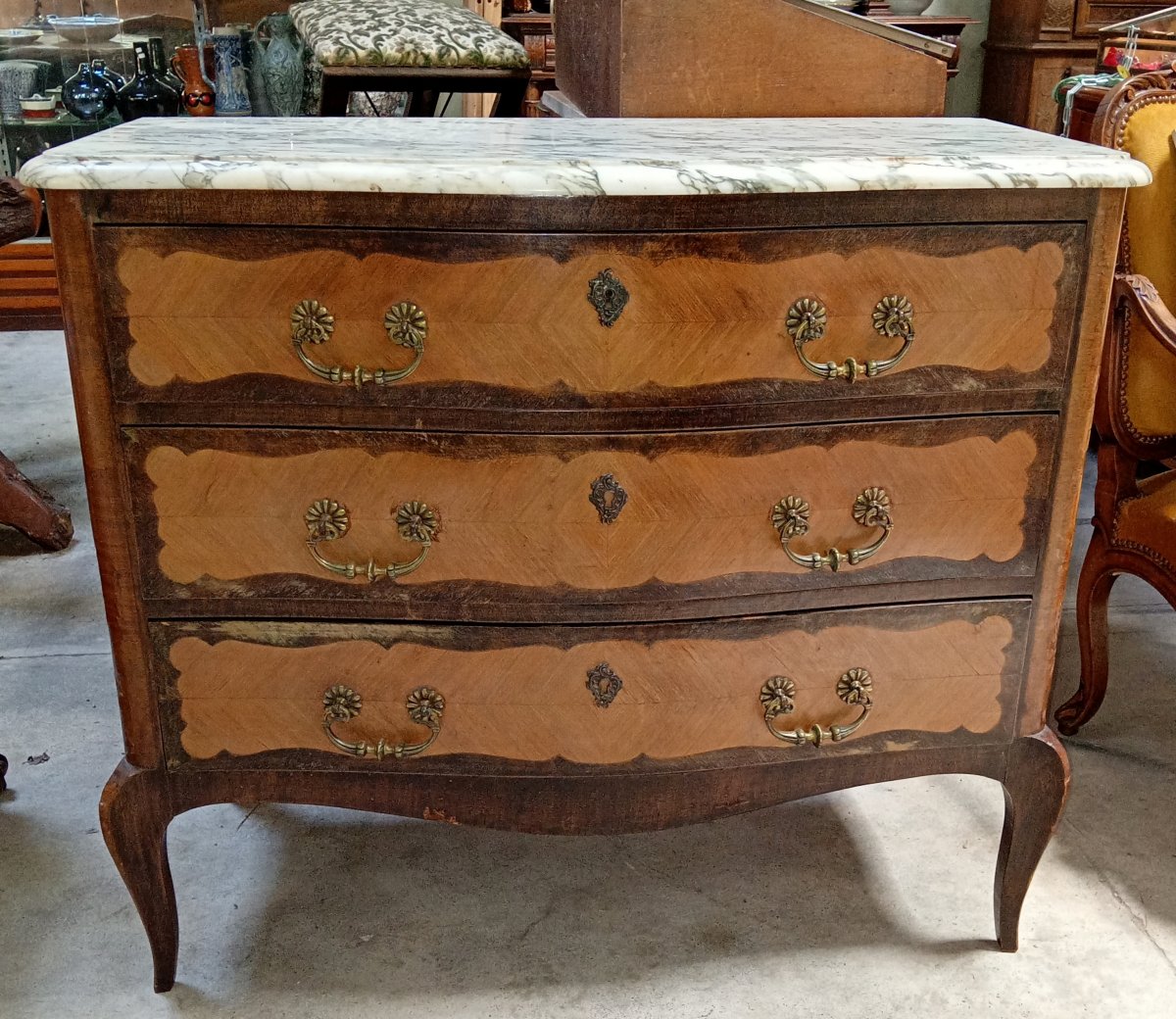 Commode galbée Louis XV en marqueterie – dessus marbre – époque XIXe  -photo-1