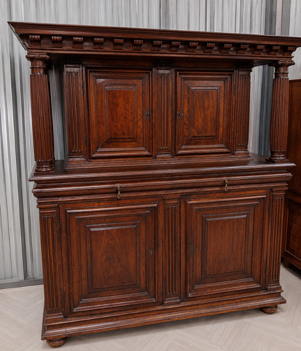 Important buffet deux corps cabinet de style Renaissance – XIXe siècle  