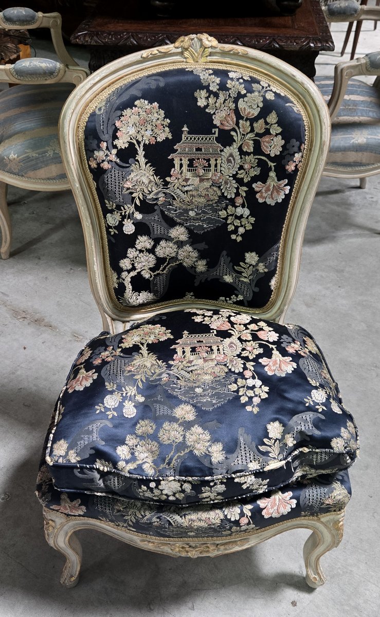 fauteuil chauffeuse de style Louis XV à dossier médaillon-photo-1