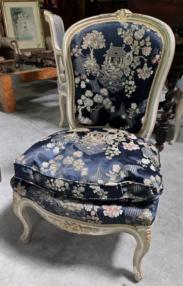 fauteuil chauffeuse de style Louis XV à dossier médaillon-photo-4