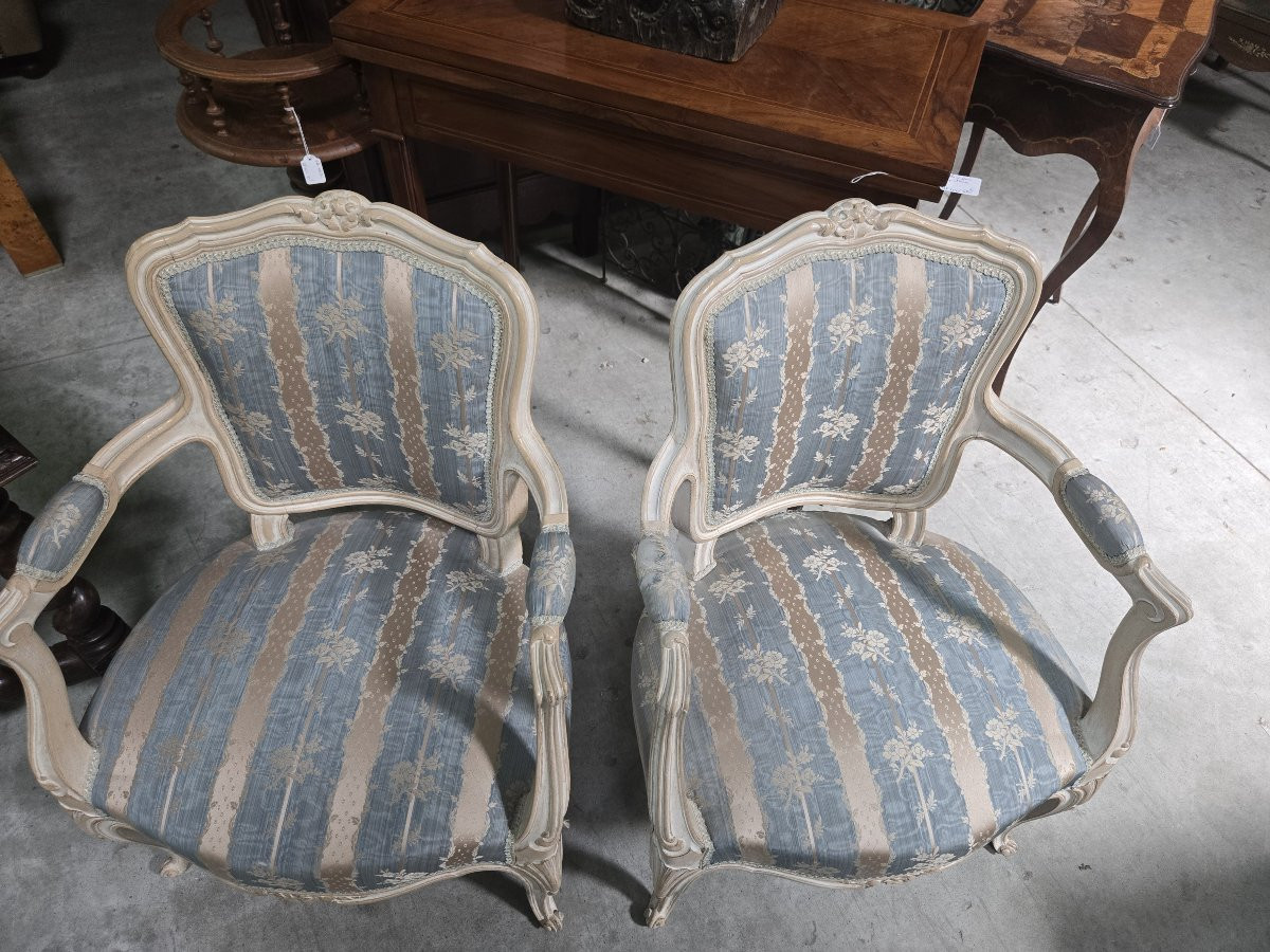 Paire de fauteuils de style Louis XV, en bois mouluré et patiné -photo-6