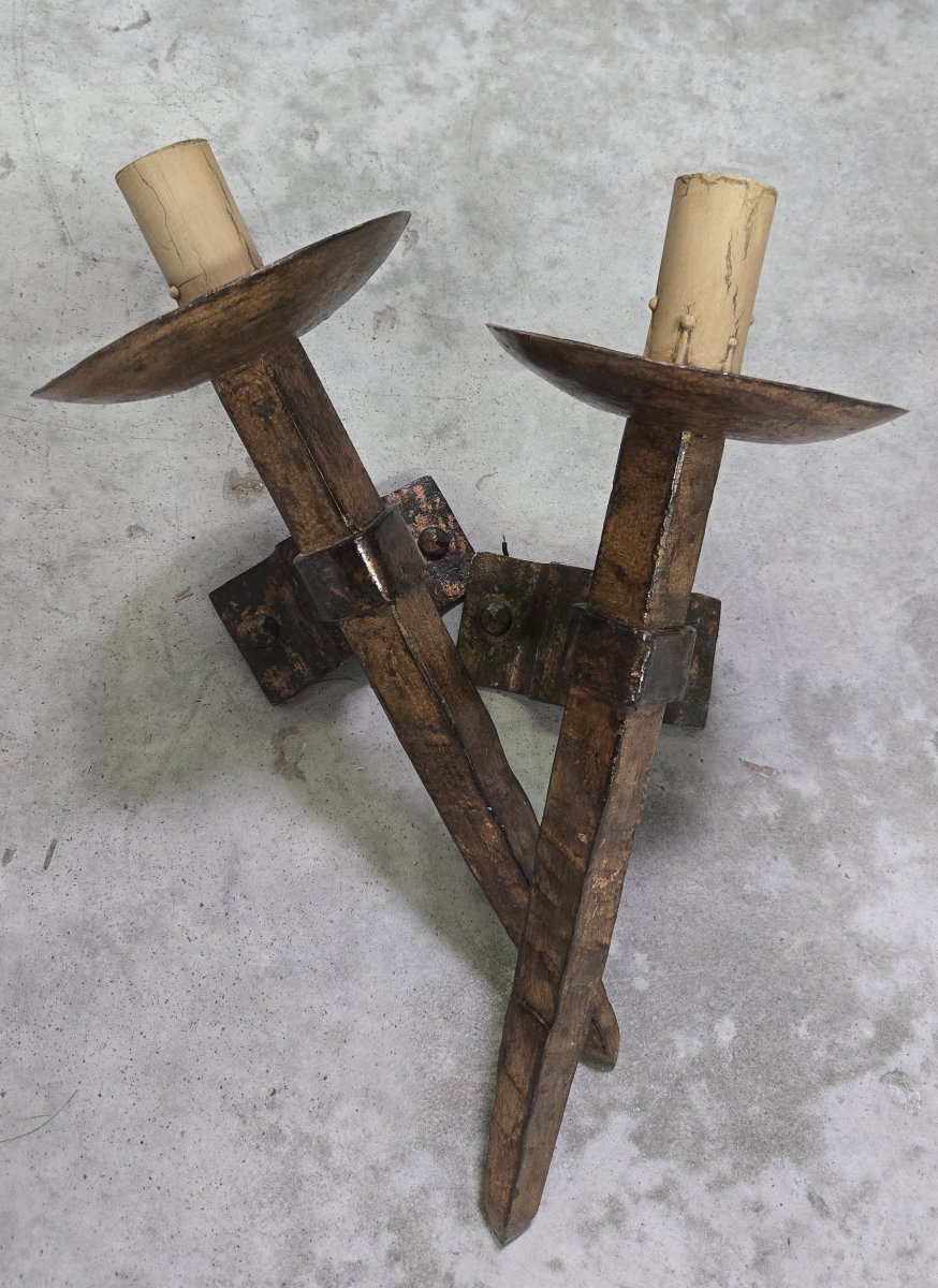 Pair Of Brutalist Sconces In Hammered And Patinated Iron-photo-4