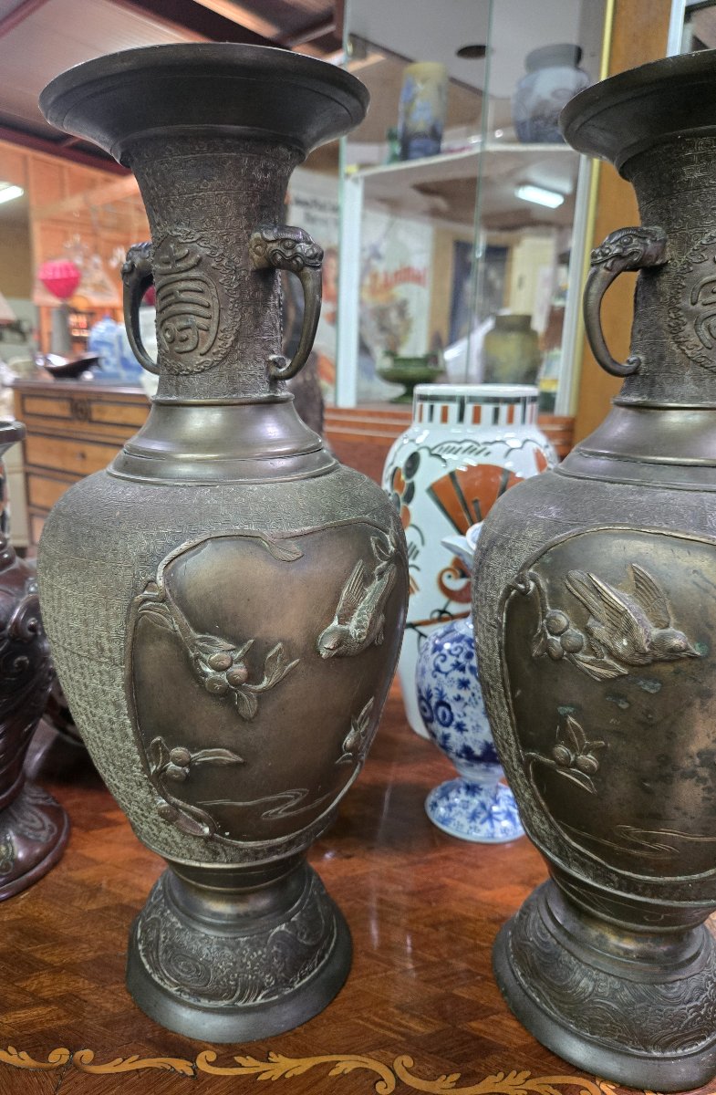 Large Pair Of Japanese Vases In Patinated Bronze, Decorated In Relief With Birds-photo-6