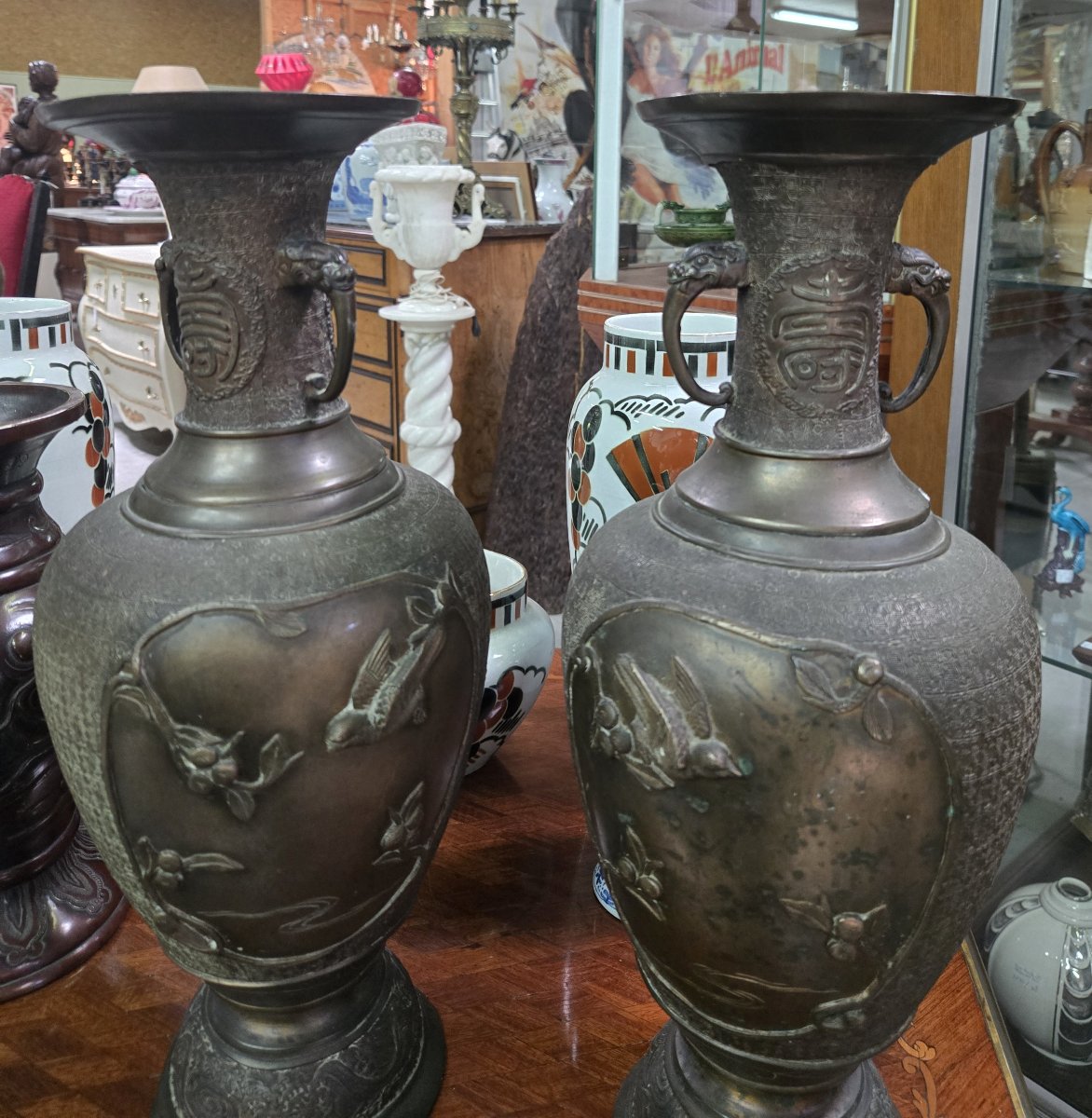 Large Pair Of Japanese Vases In Patinated Bronze, Decorated In Relief With Birds-photo-7