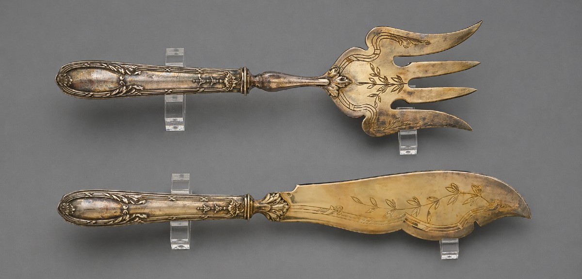 Service à poisson composé d’un couteau et d’une fourchette de service en argent