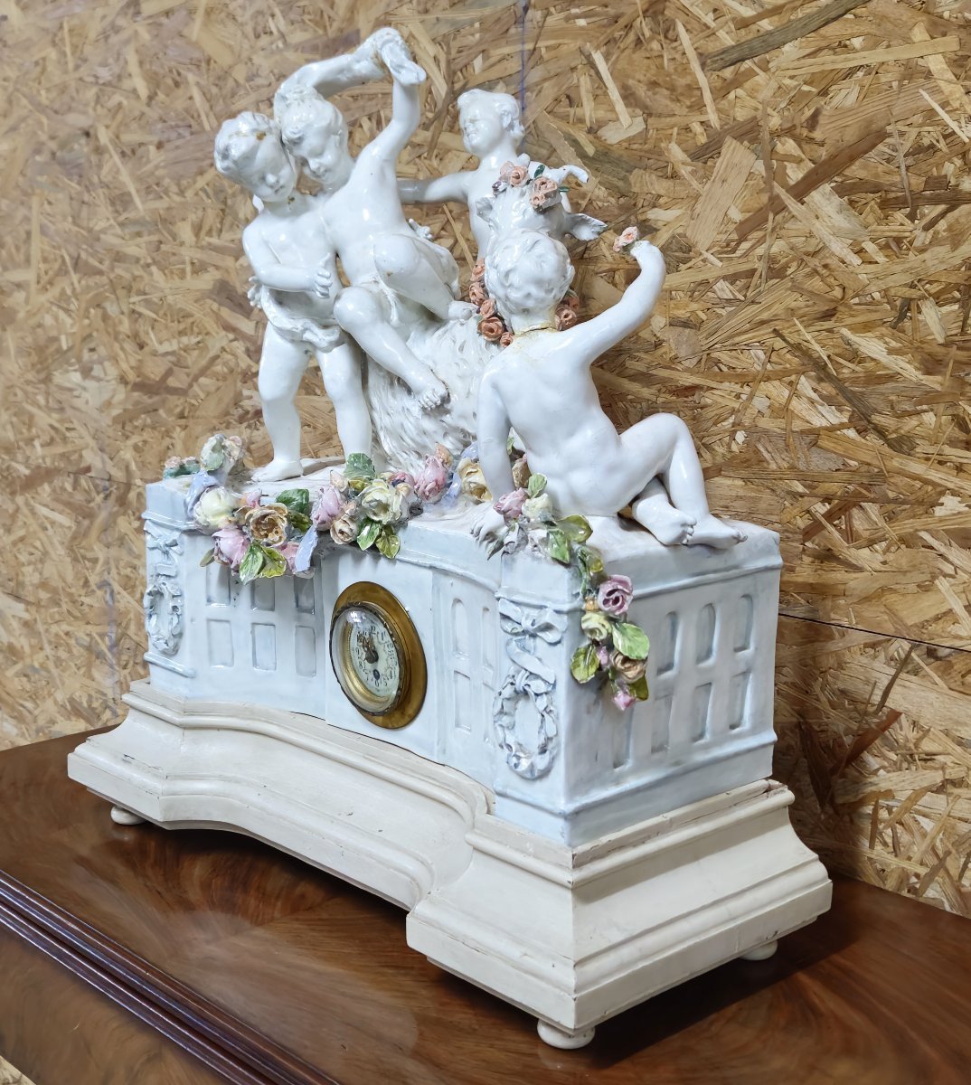 Large Clock In Capodimonte Porcelain With Romantic Décor-photo-2