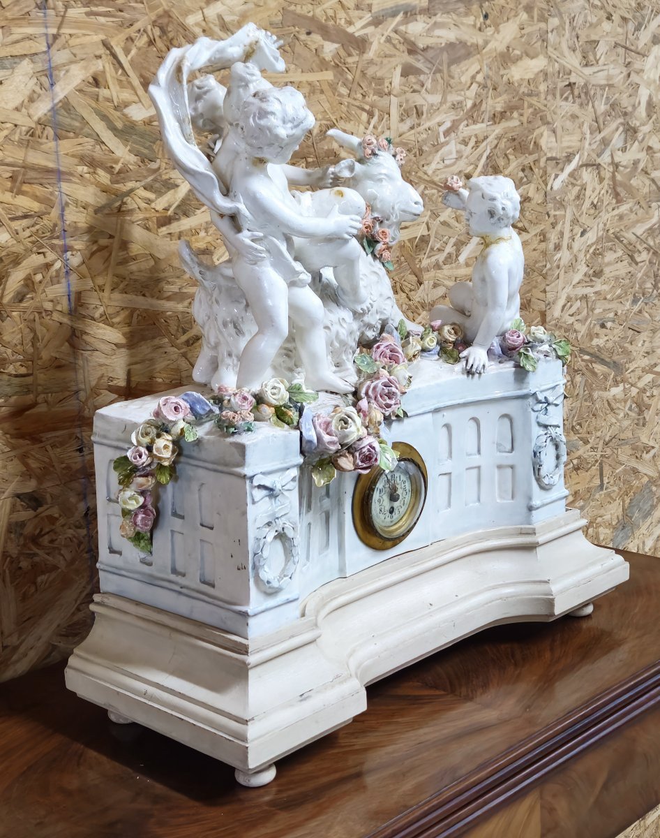 Large Clock In Capodimonte Porcelain With Romantic Décor-photo-3