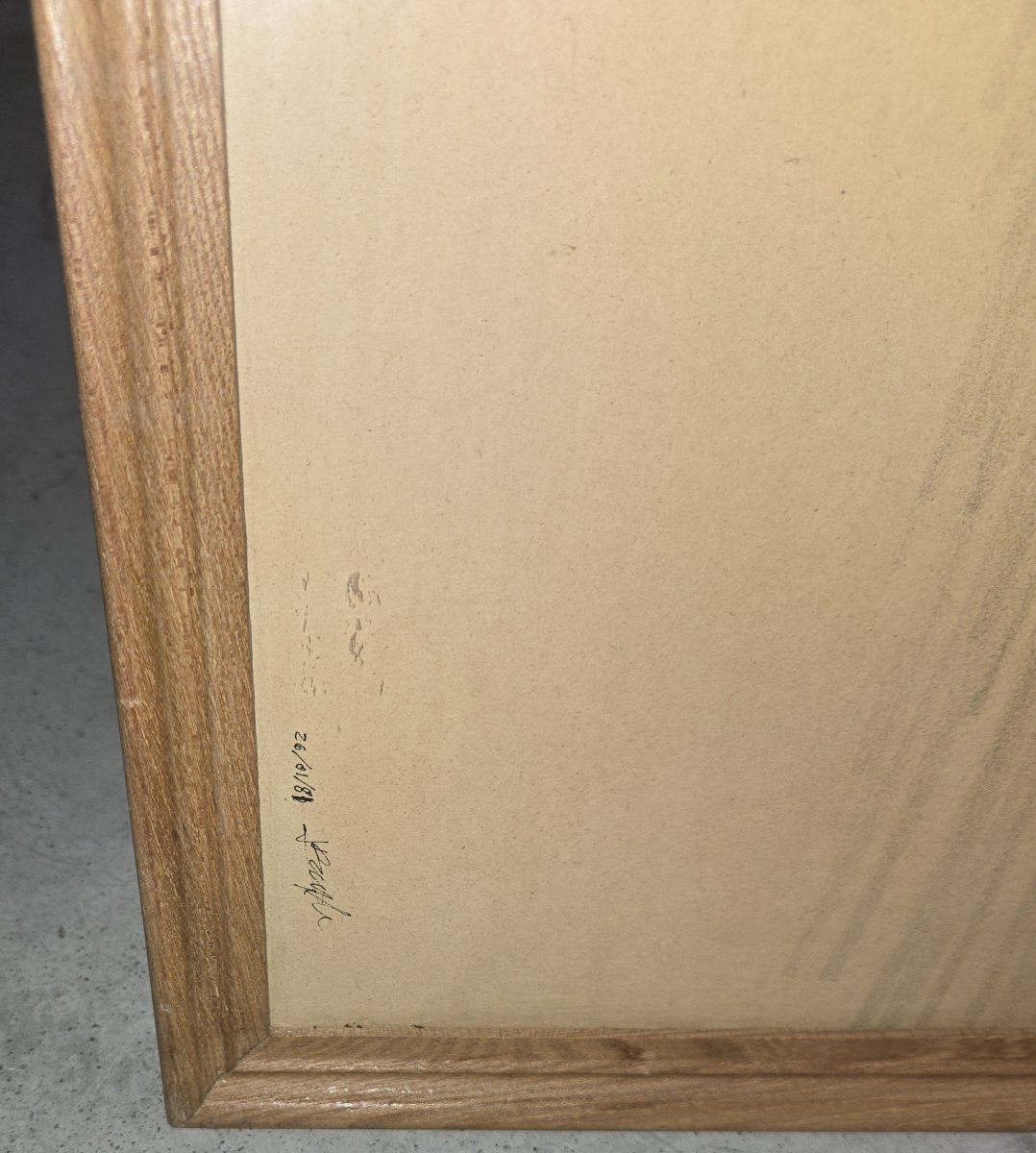Grand dessin académique représentant un nu féminin recroquevillé, réalisé au fusain -photo-3