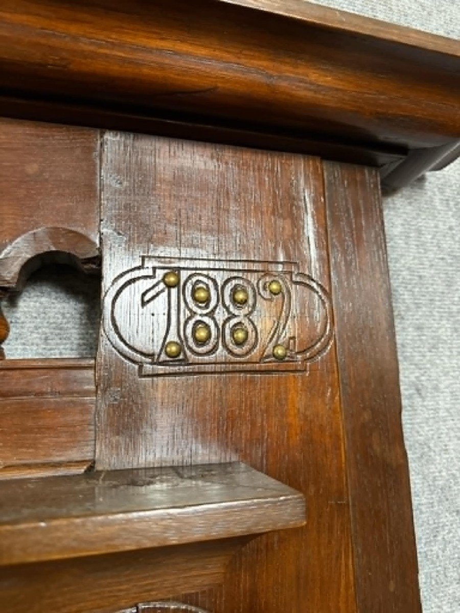 Important vestiaire d’entrée néo-gothique en chêne sculpté avec coffre intégré -photo-4