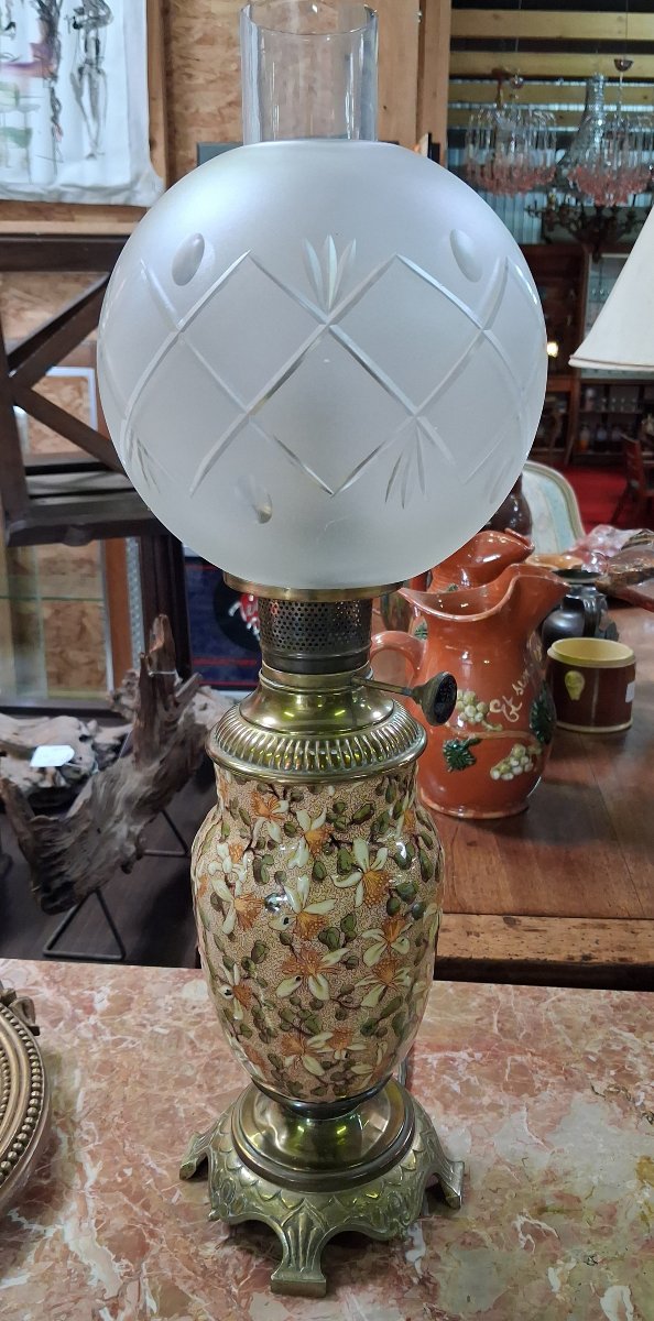 Lampe à pétrole en faïence émaillée à décor floral en relief-photo-3