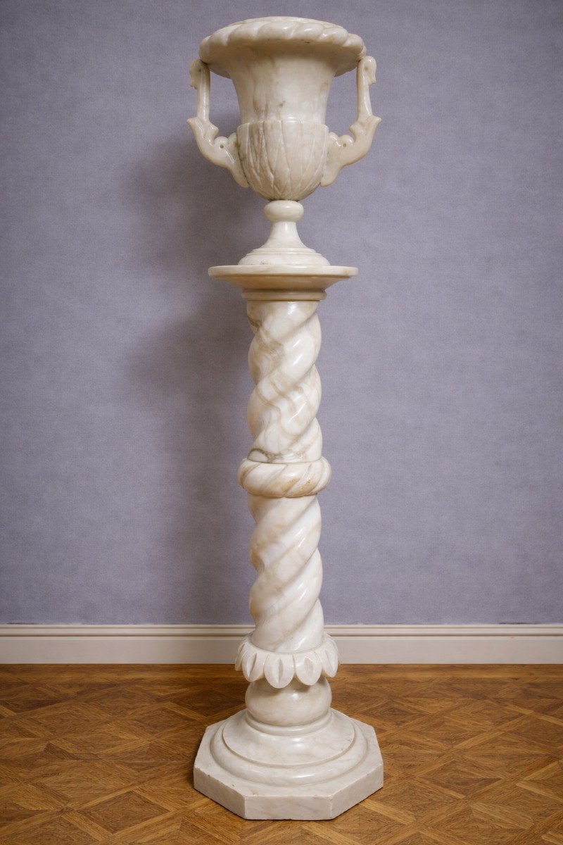Large Carved Alabaster Pedestal Basin In The Neoclassical Style-photo-2