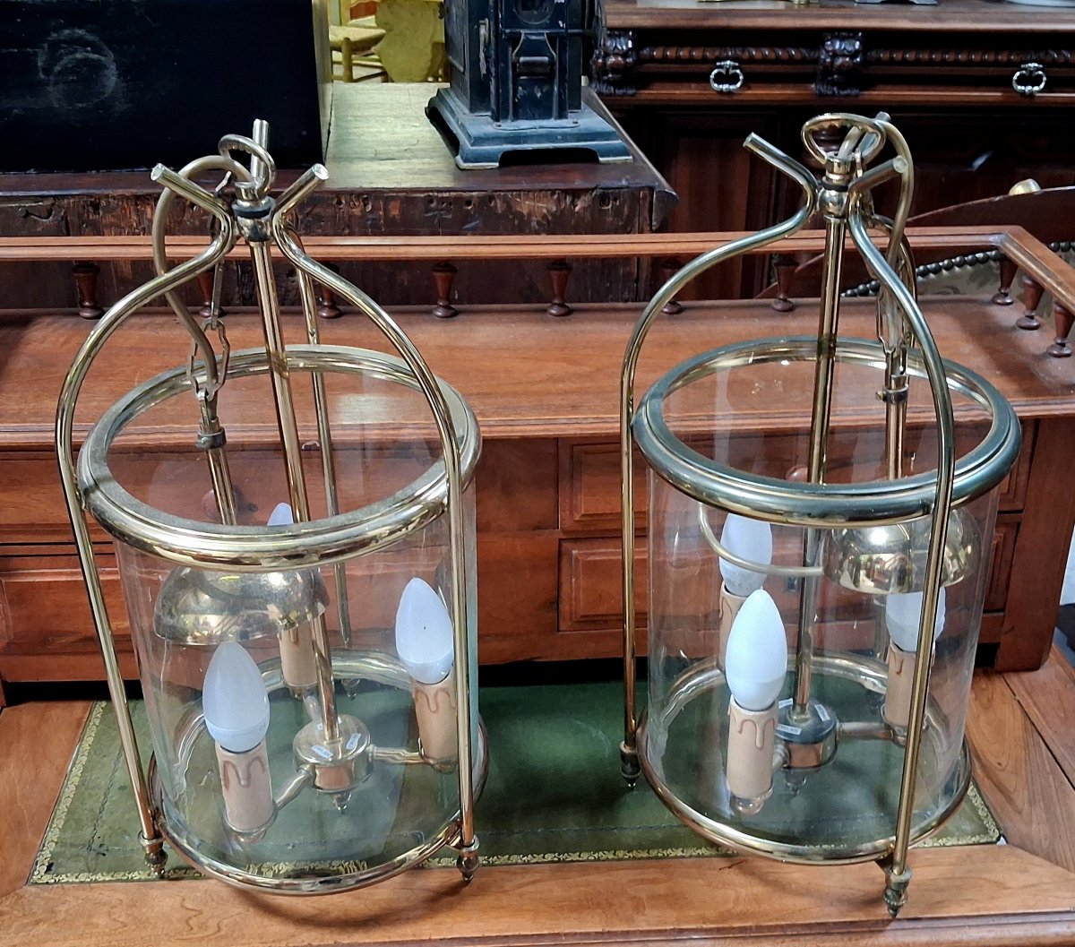 Paire de lanternes suspendues en laiton poli et verre cylindrique-photo-1