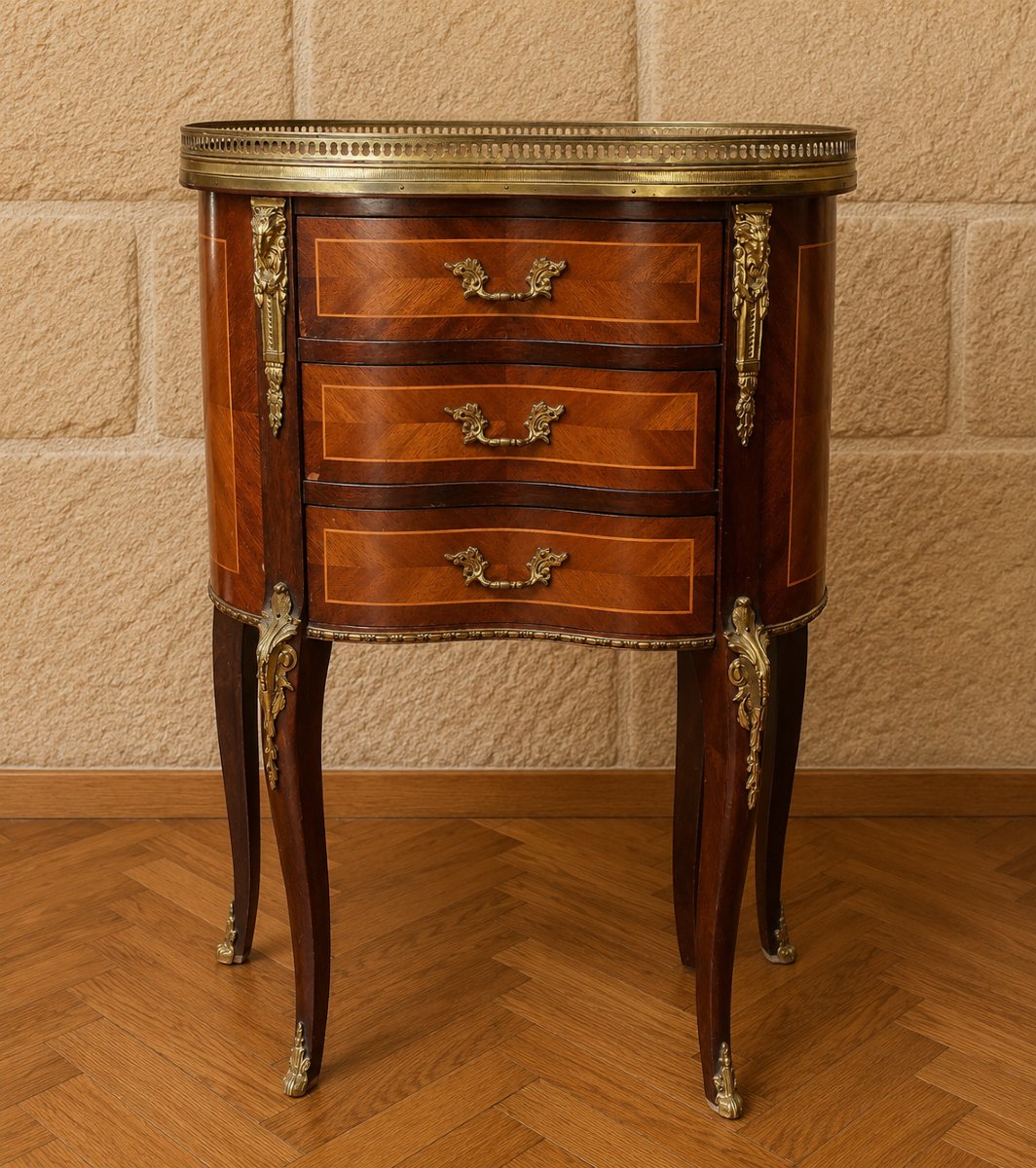 Commode de Dame demi-lune de style Louis XV en marqueterie et bronze doré