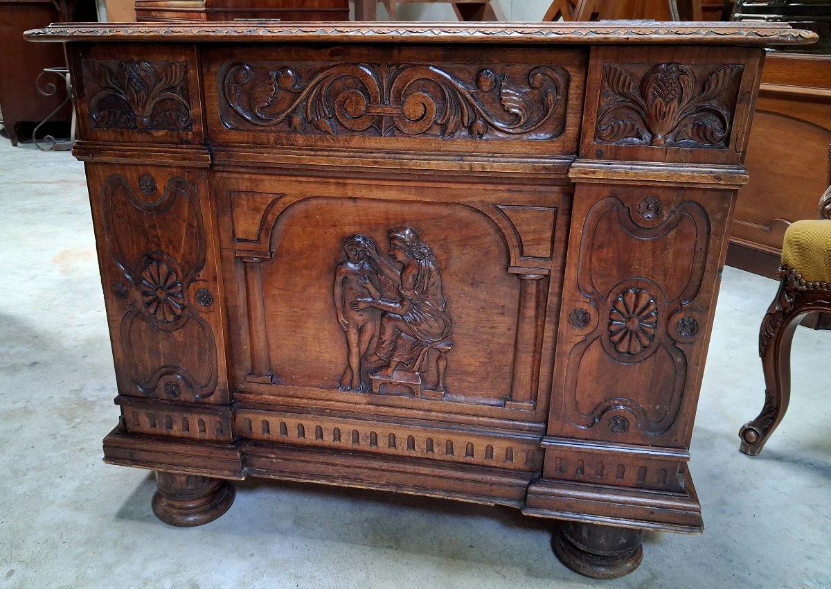 19th-century Renaissance-style Carved Walnut Chest  -photo-3