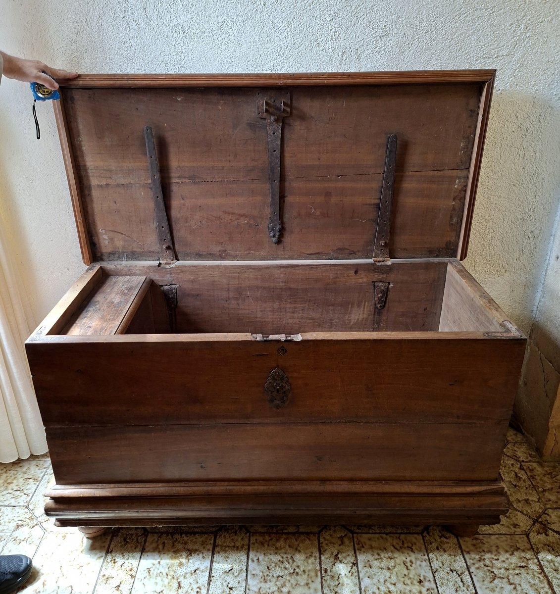 Louis XIII-period Burgundian Walnut Chest, 17th Century  -photo-2