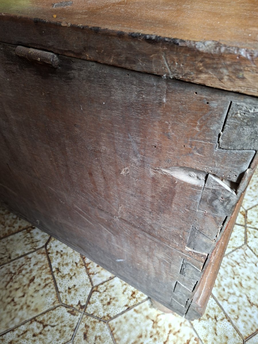 Louis XIII-period Burgundian Walnut Chest, 17th Century  -photo-5
