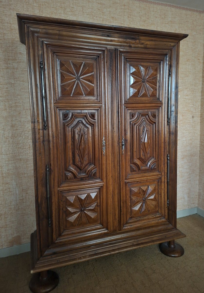 Louis XIII Cabinet In Molded And Carved Walnut – 17th Century -photo-2