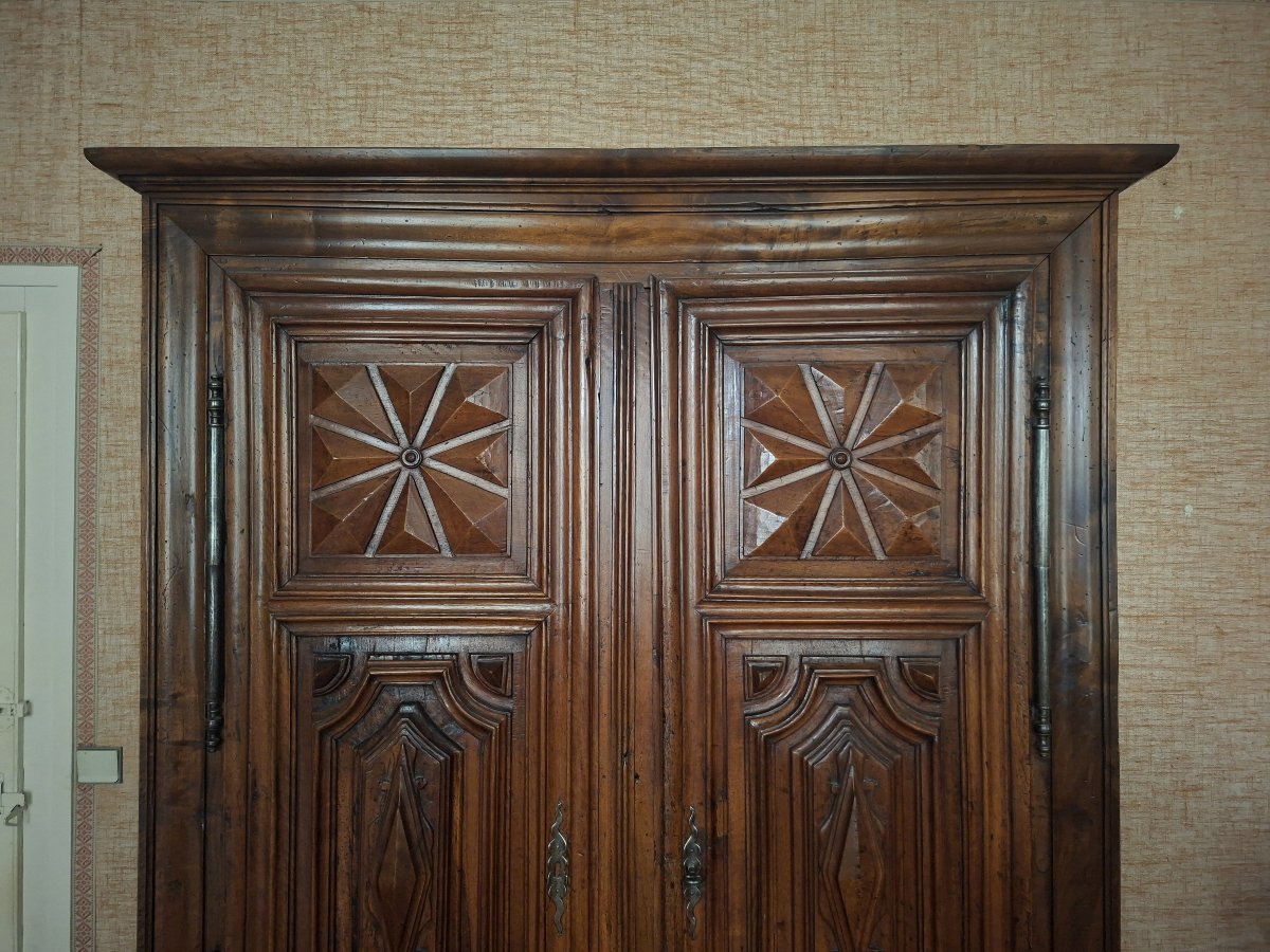 Louis XIII Cabinet In Molded And Carved Walnut – 17th Century -photo-4