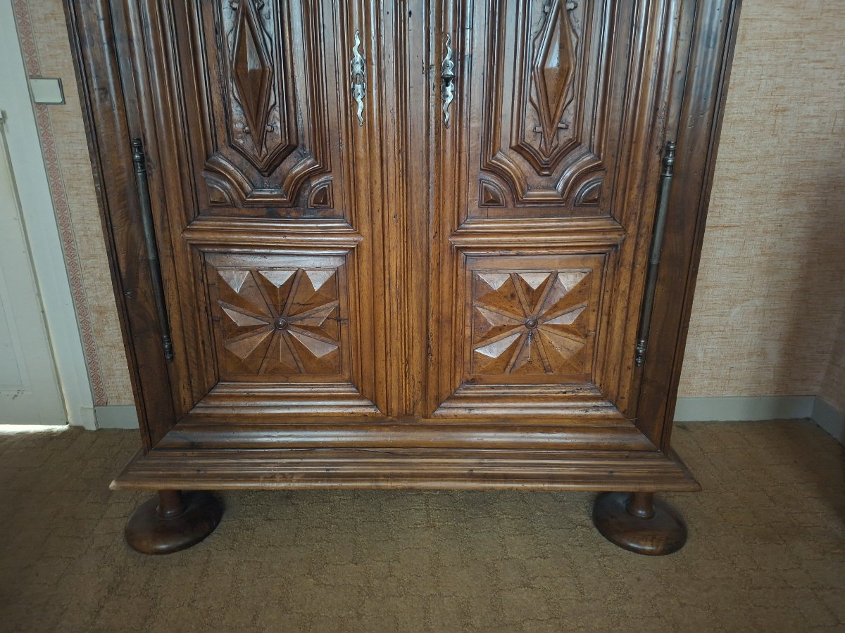 Louis XIII Cabinet In Molded And Carved Walnut – 17th Century -photo-2